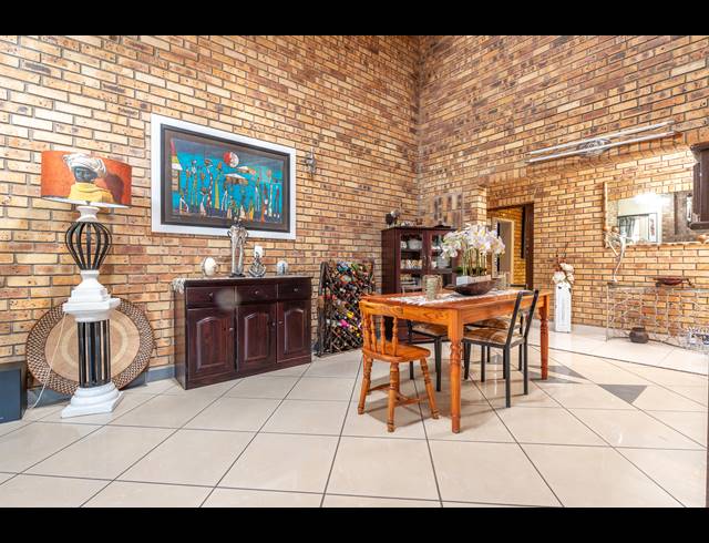 6 BEDROOM HOUSE FOR SALE IN FLAMWOOD